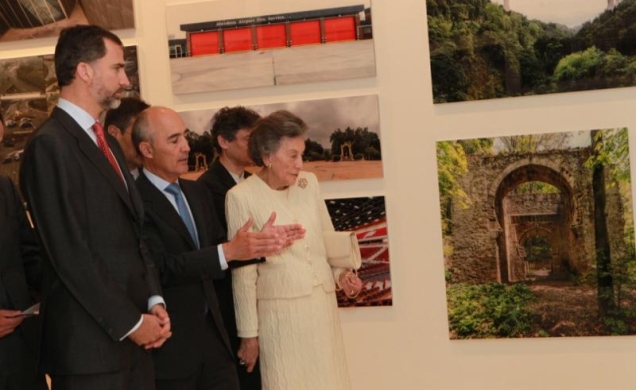 Don Felipe estuvo acompañado por la viuda de Don Rafael del Pino y Moreno, fundador de Ferrovial